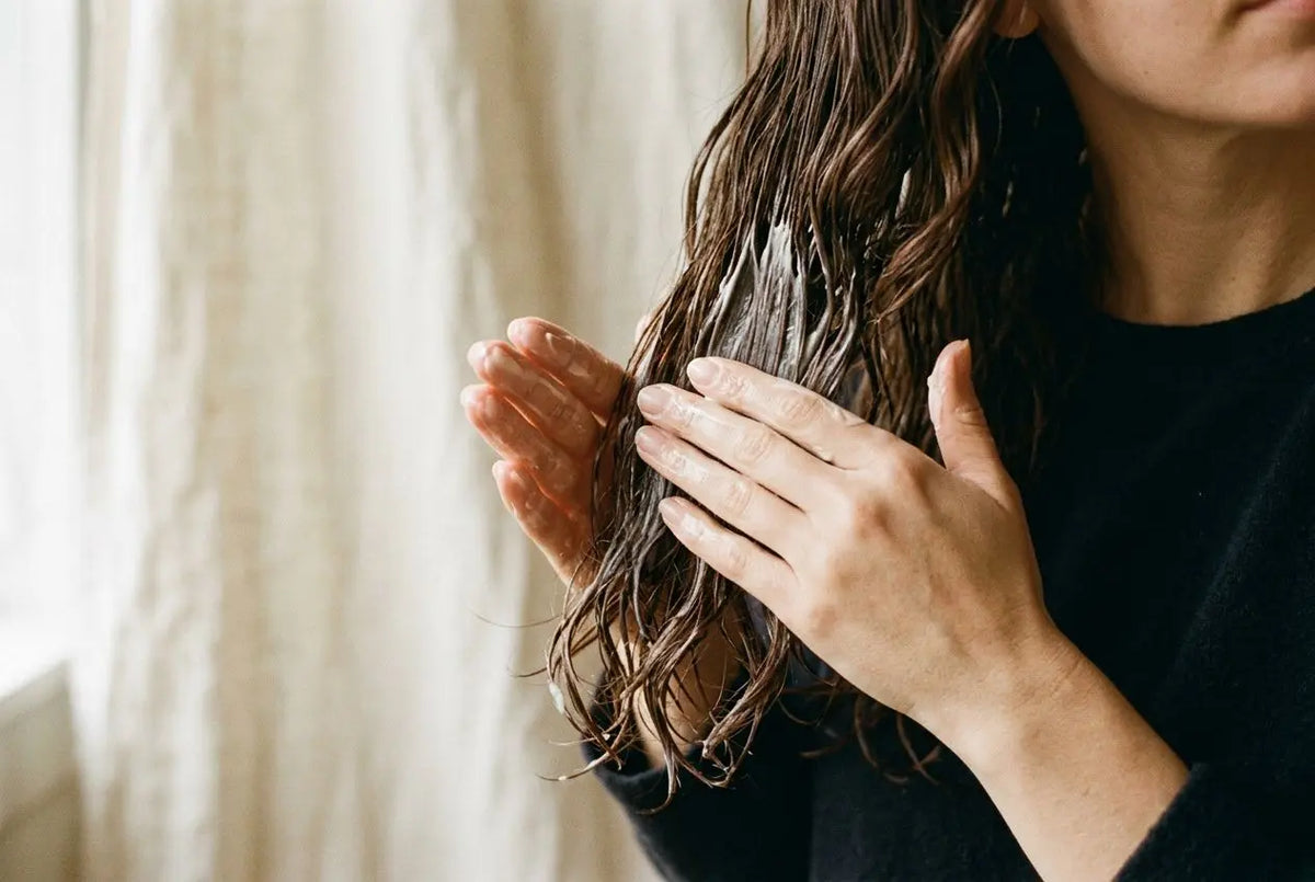 Peut-on appliquer un masque sur cheveux secs ? Image