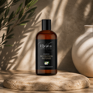 Bouteille ambrée de Shampoing Nutrition Intense – Phytokératine & Vegan 98,4% naturel sur socle pierre, label Elyara.